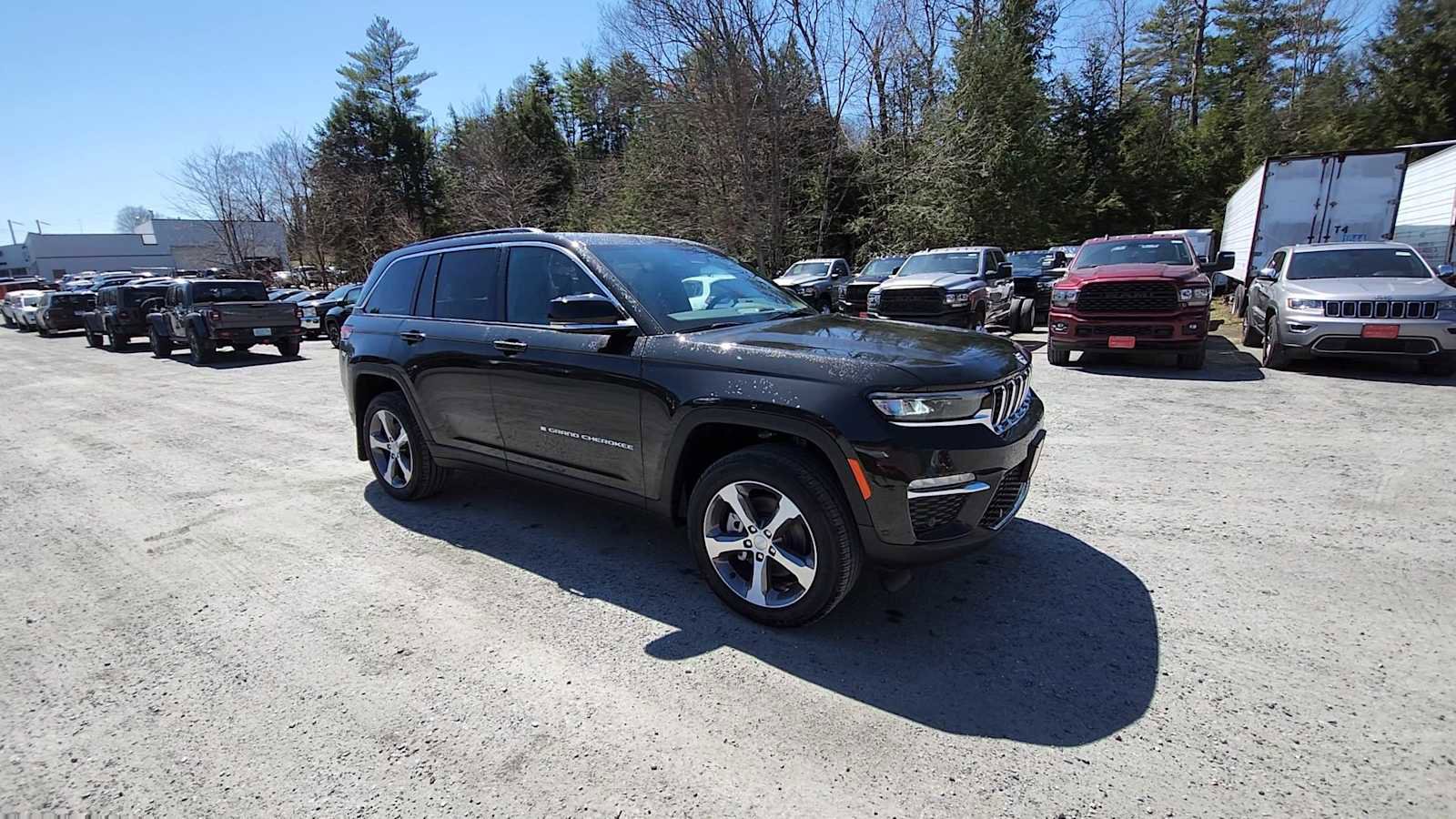 New 2024 Jeep Grand Cherokee Limited 4xe w/ Luxury Tech Group II image 2