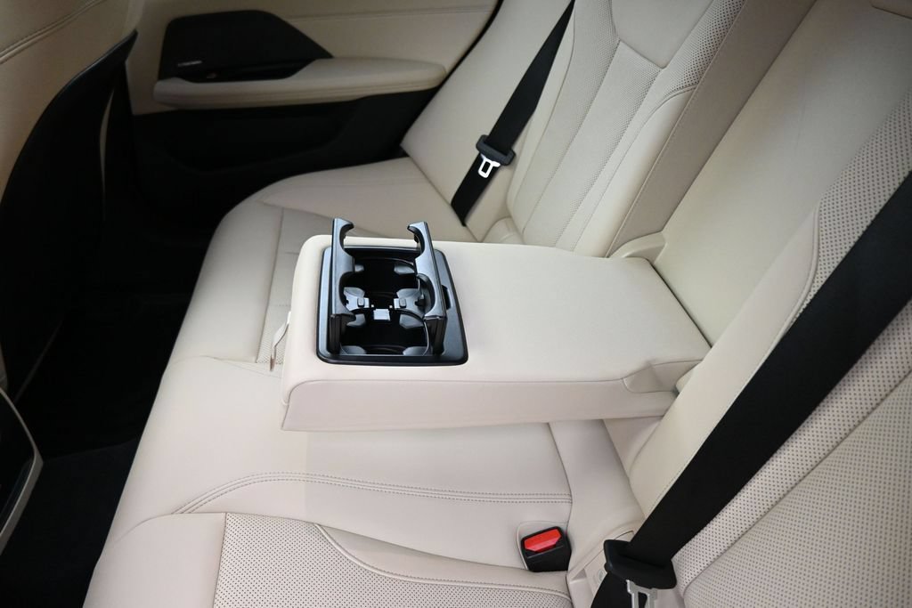 Used 2025 BMW i4 eDrive40 w/ Premium Package RWD image 27
