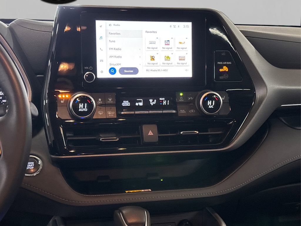 Used 2023 Toyota Highlander XLE image 20