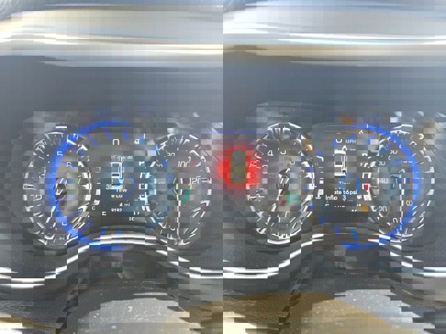 Used 2024 Chrysler Pacifica Touring-L image 19