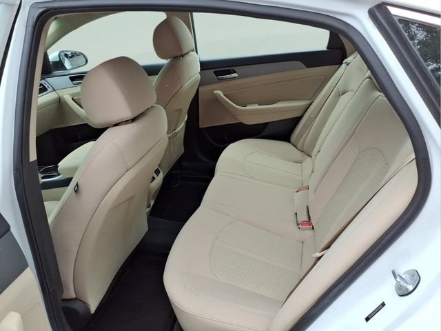 Used 2019 Hyundai Sonata SEL w/ Winter Weather Package FWD image 9