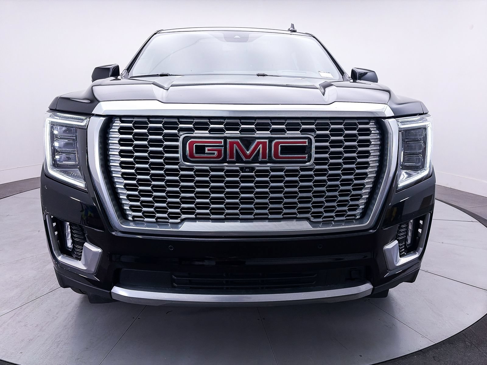 Used 2023 GMC Yukon XL Denali AWD/4WD image 13
