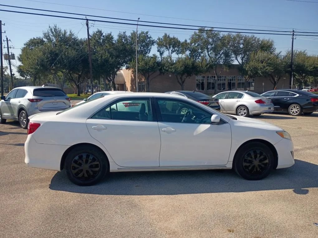 Used 2012 Toyota Camry LE FWD image 6