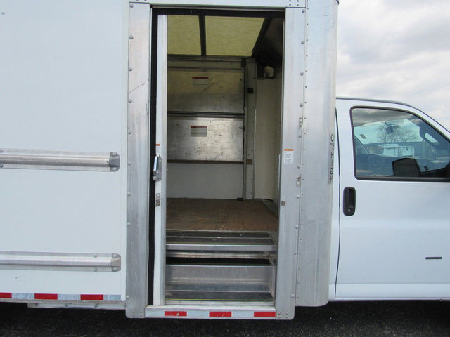 Used 2022 GMC Savana 3500 Extended w/ Power Convenience Package RWD image 15