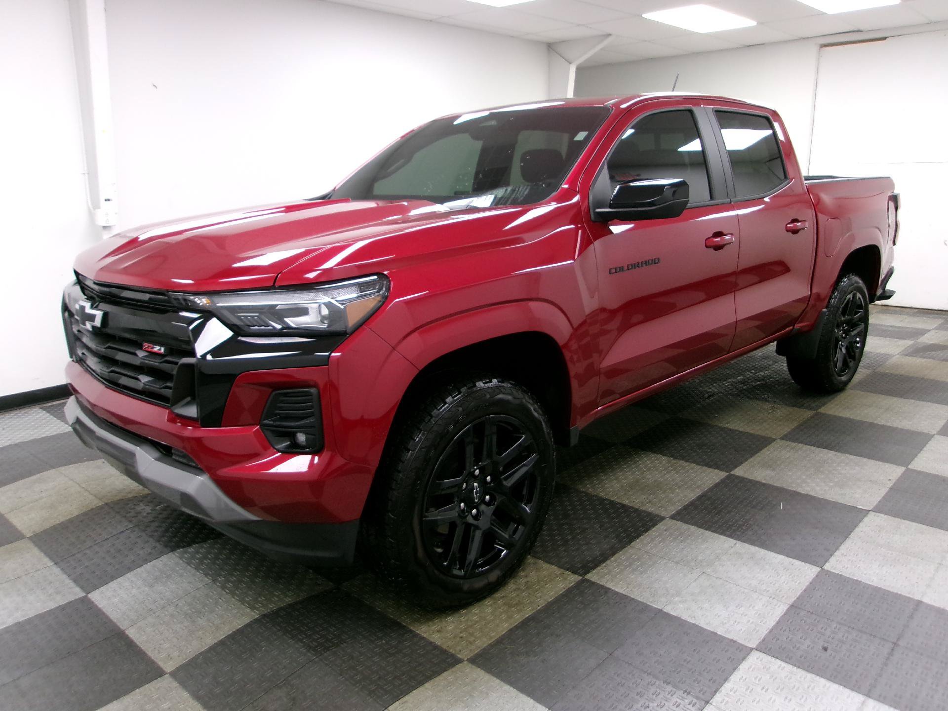 Used 2025 Chevrolet Colorado Z71 w/ Z71 Convenience Package 2