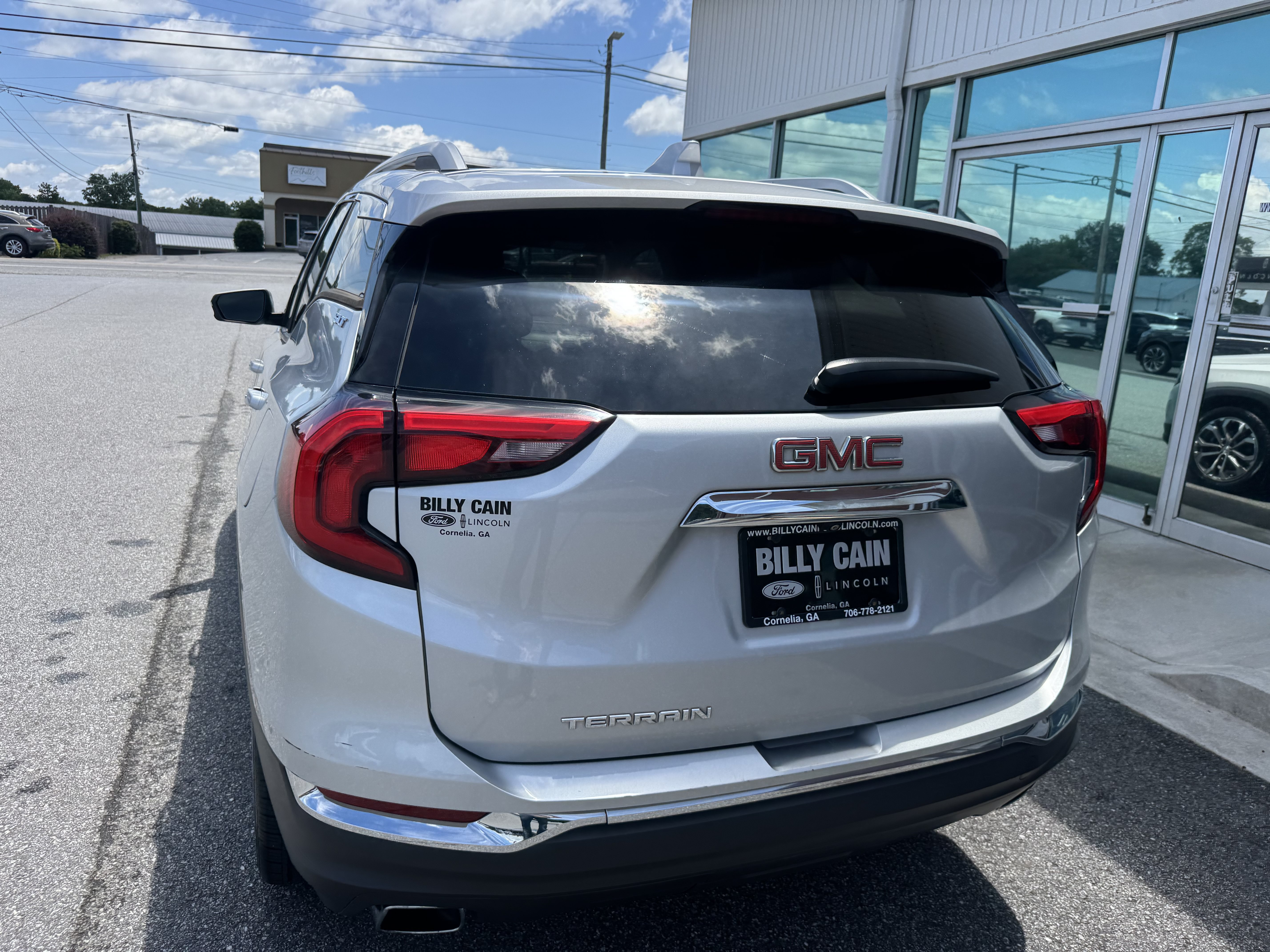 Used 2019 GMC Terrain SLT w/ Preferred Package FWD image 3