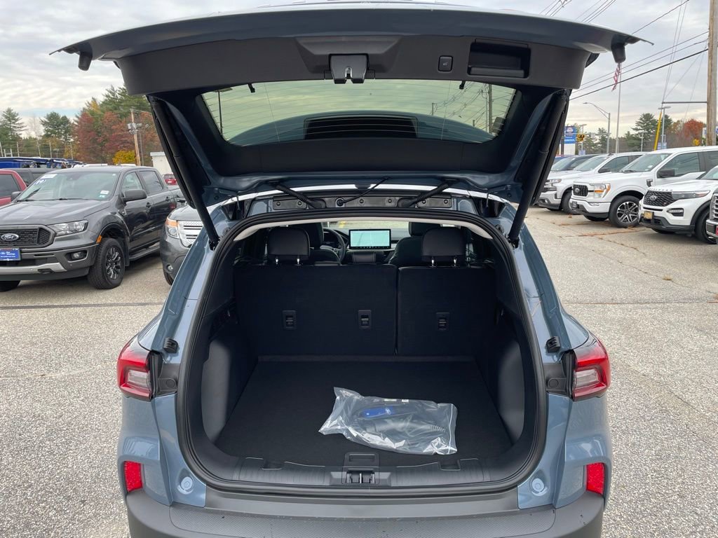 New 2026 Ford Escape SE w/ Class II Trailer Tow Package FWD image 18