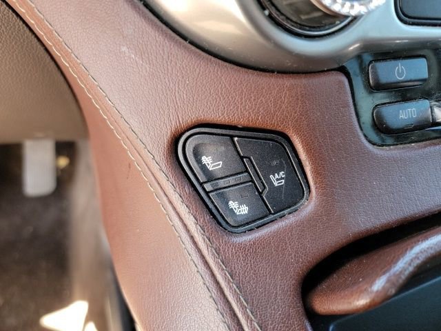 Used 2015 Chevrolet Suburban LTZ image 18