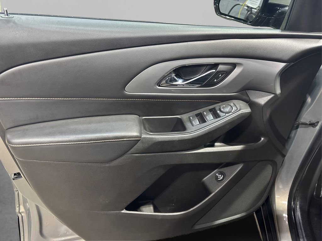 Used 2018 Chevrolet Traverse LT image 23