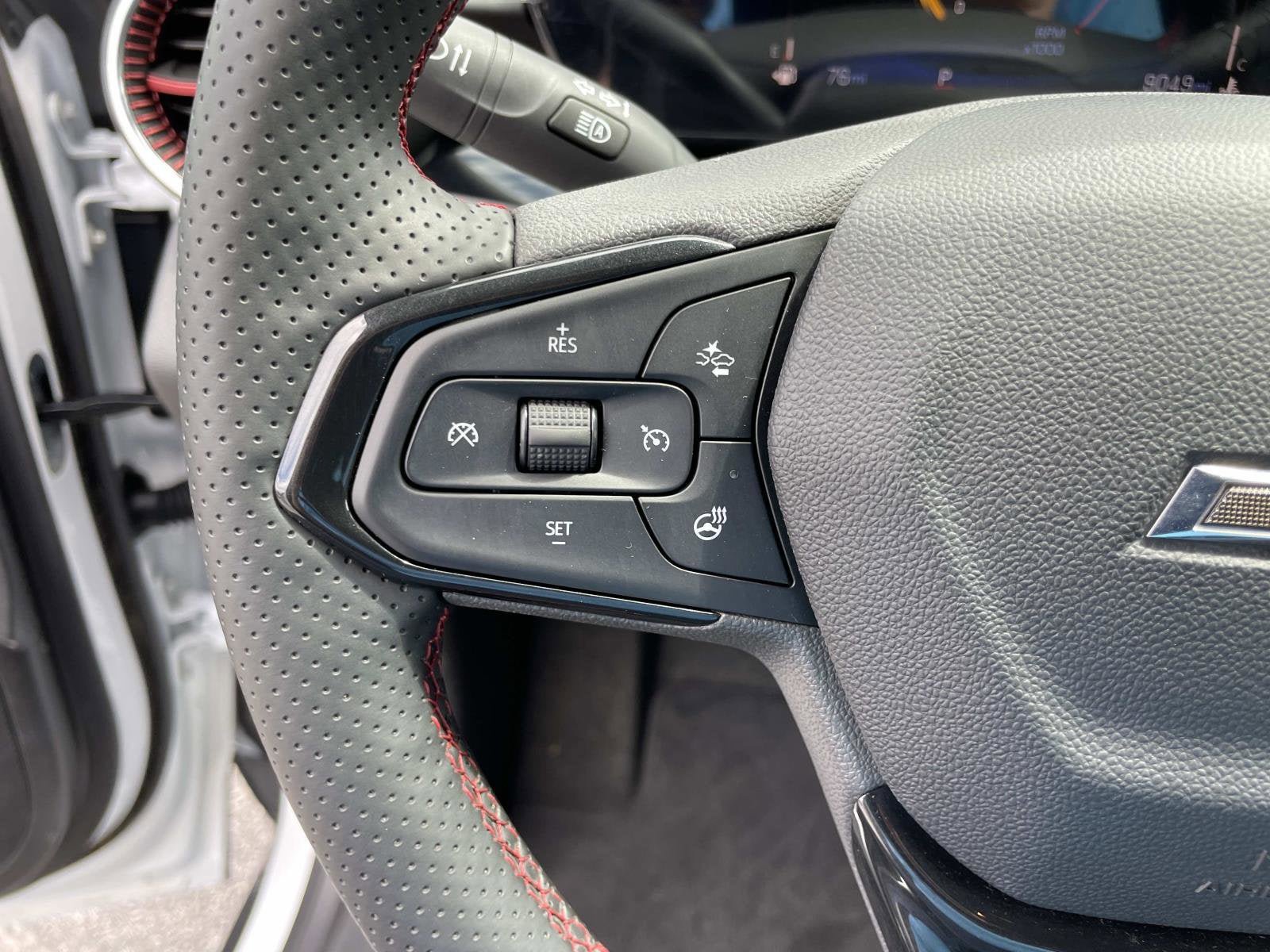 Used 2026 Chevrolet Trax RS w/ Sunroof Package FWD image 18