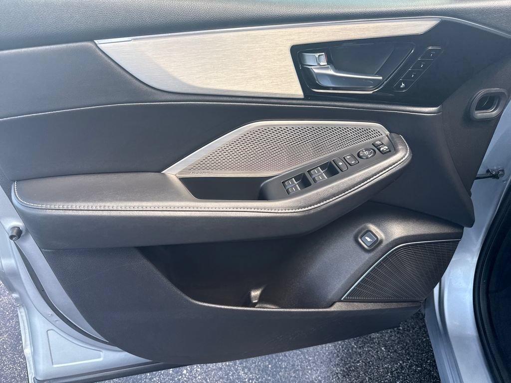 Used 2024 Acura MDX SH-AWD w/ Technology Package image 9