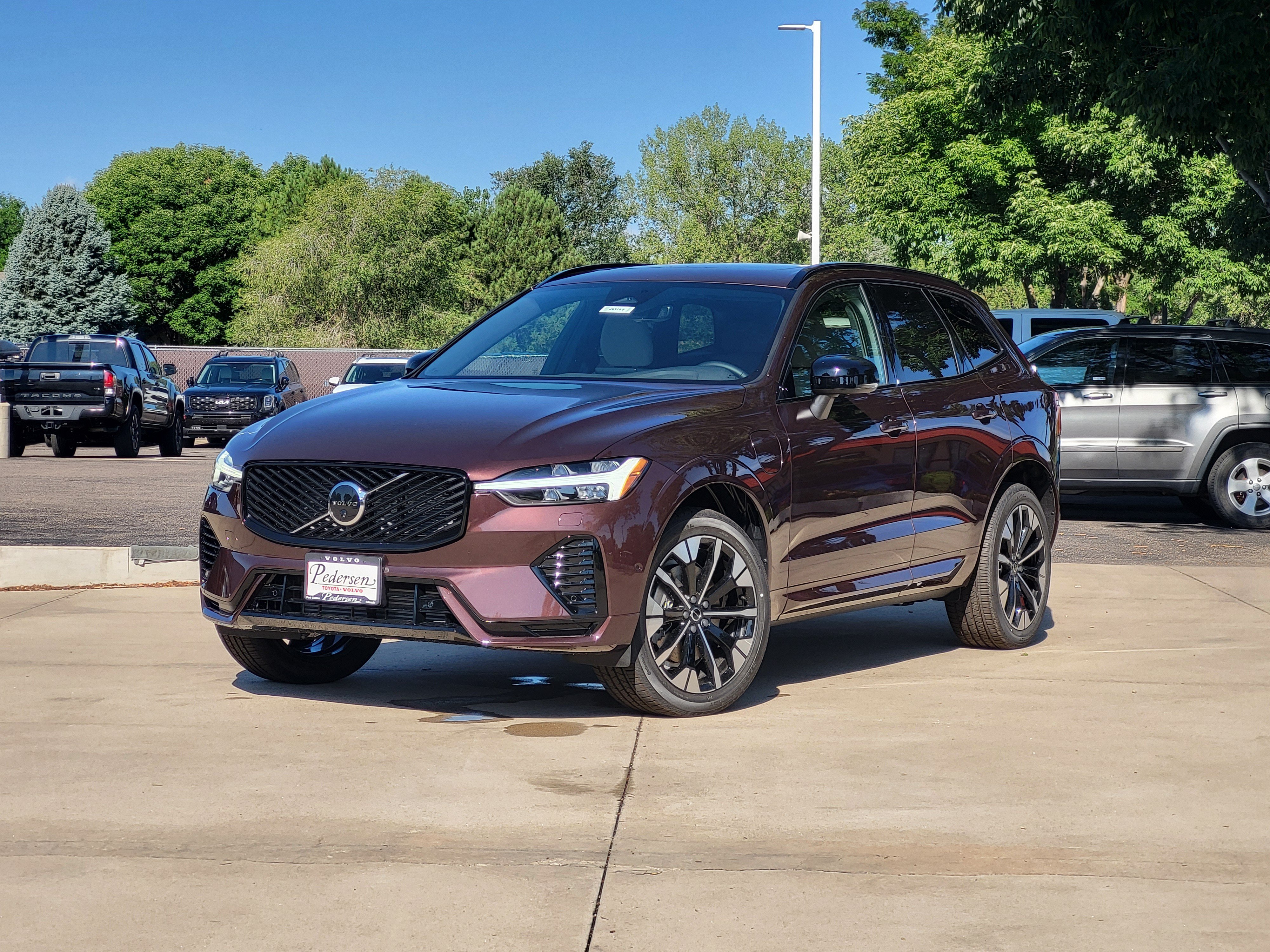 New 2026 Volvo XC60 T8 Plus w/ Protection Package Premier AWD/4WD image 2