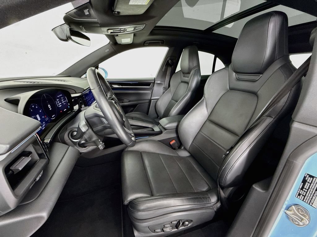 Certified 2025 Porsche Macan Electric RWD image 5