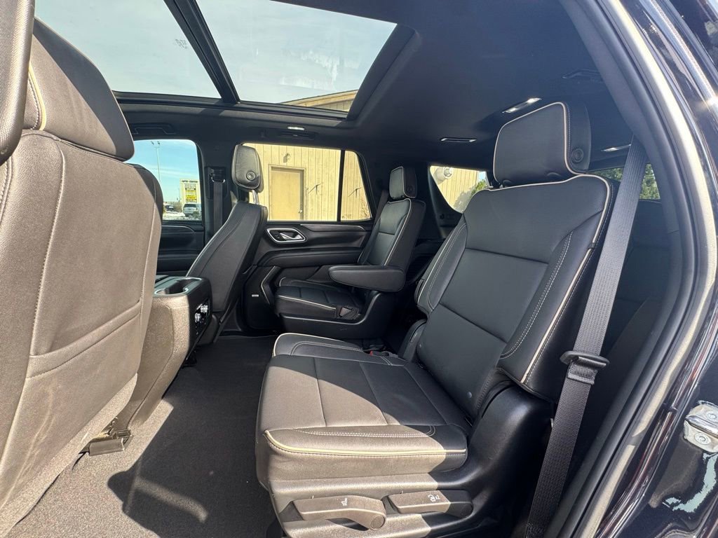 Used 2023 GMC Yukon SLT w/ SLT Luxury Package image 31