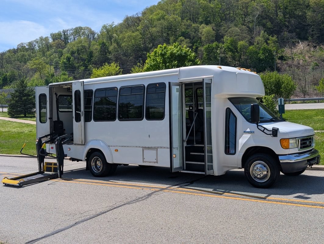 Used 2007 Ford E-450 and Econoline 450 RWD image 5
