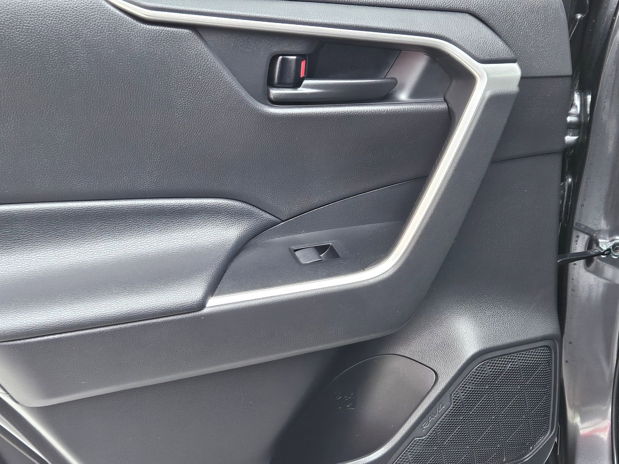 Used 2021 Toyota RAV4 LE image 23