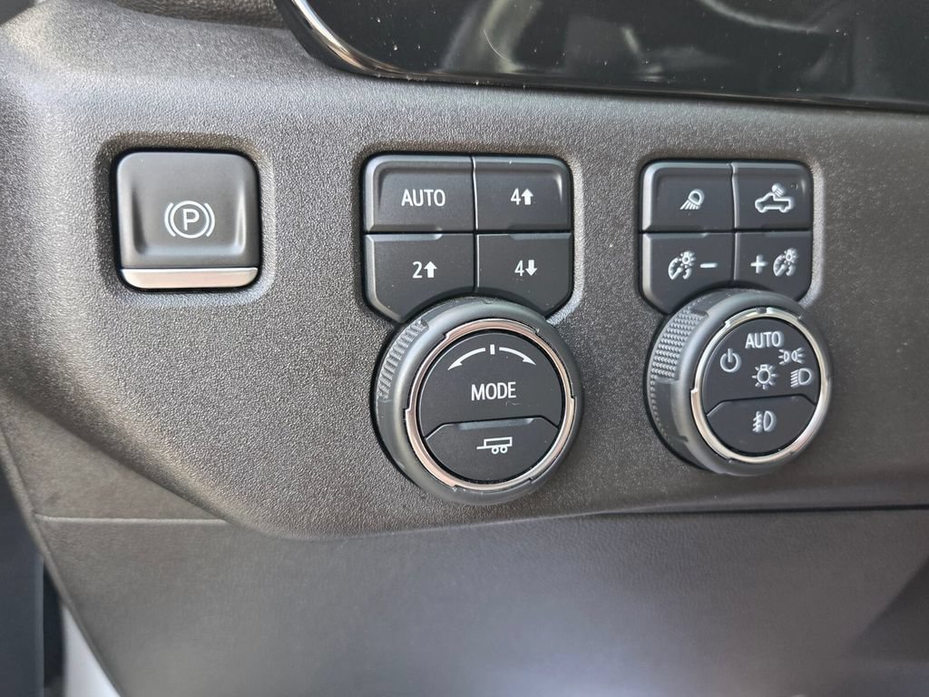 Used 2024 Chevrolet Silverado 1500 LTZ AWD/4WD image 31