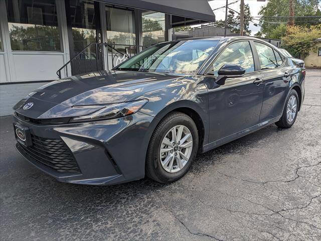 Used 2025 Toyota Camry LE image 1