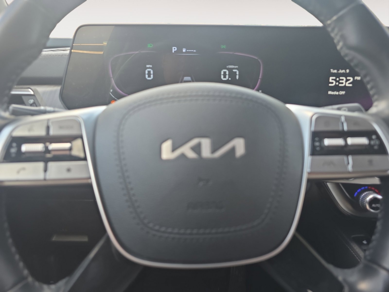 Certified 2023 Kia Telluride EX w/ EX Captain's Chair Package FWD image 11