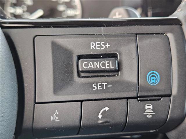 Used 2022 Nissan Pathfinder SV image 17
