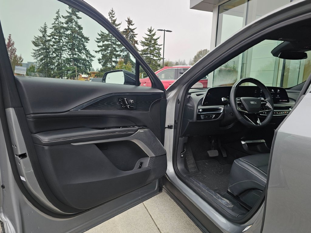 Certified 2024 Cadillac Lyriq Luxury AWD/4WD image 17