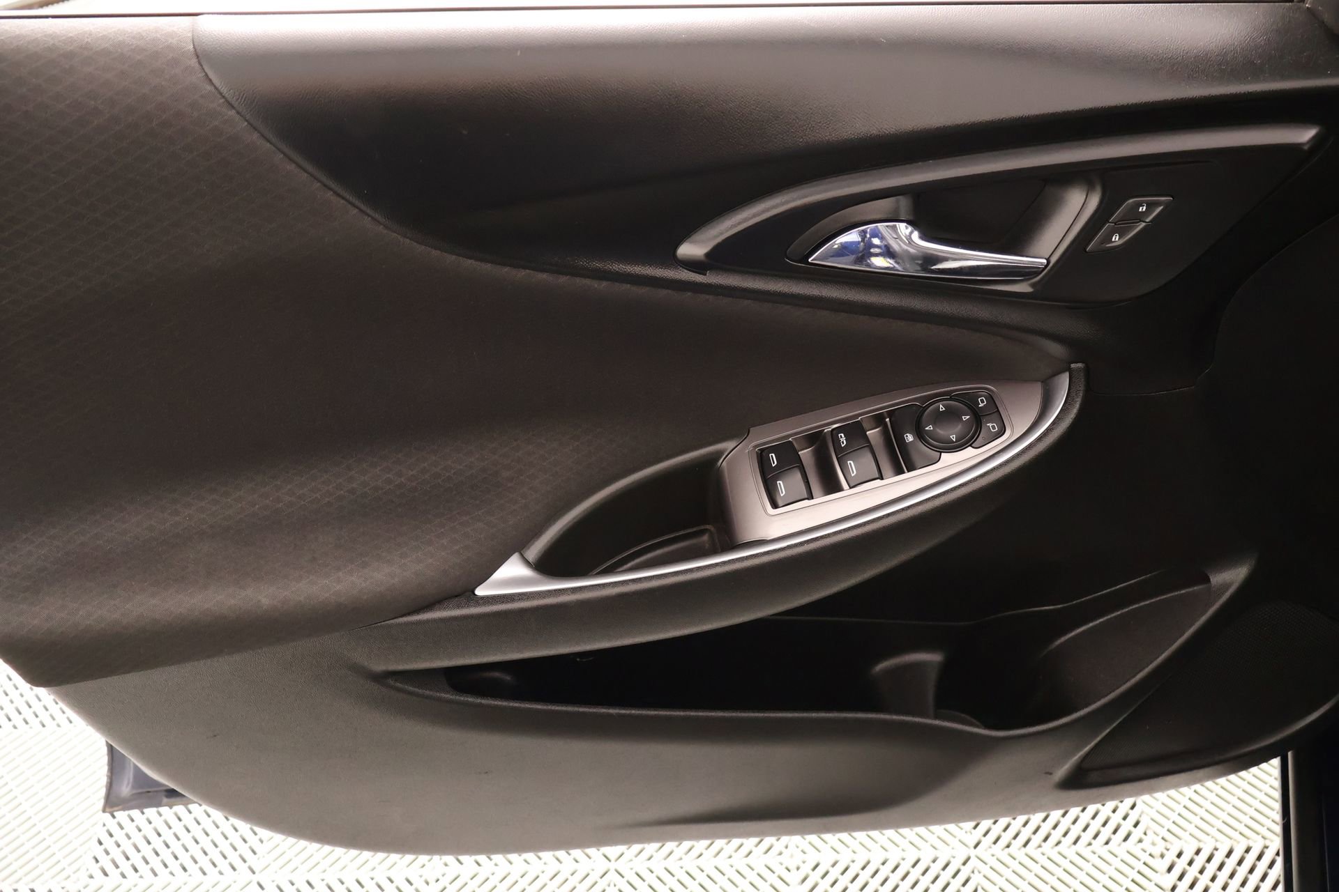 Used 2021 Chevrolet Malibu LT FWD image 16