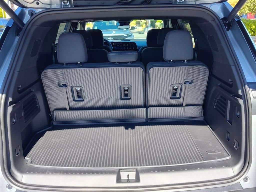 New 2026 Chevrolet Traverse LT image 8