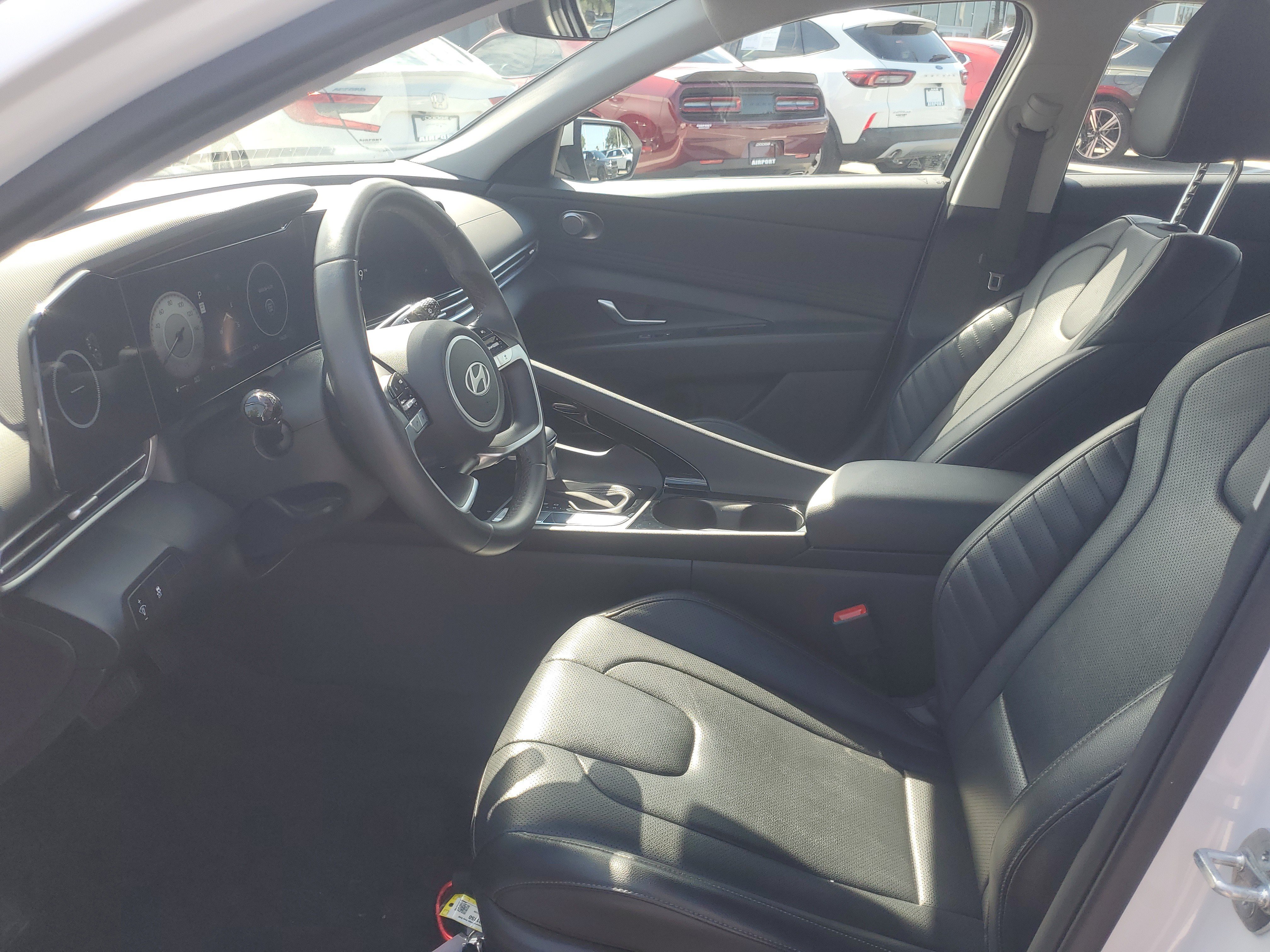 Used 2025 Hyundai Elantra Limited FWD image 14