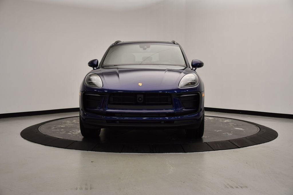 Certified 2025 Porsche Macan image 8