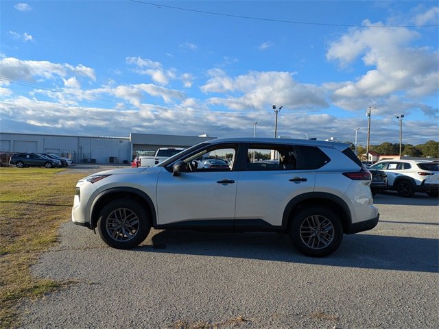 Used 2024 Nissan Rogue S image 5
