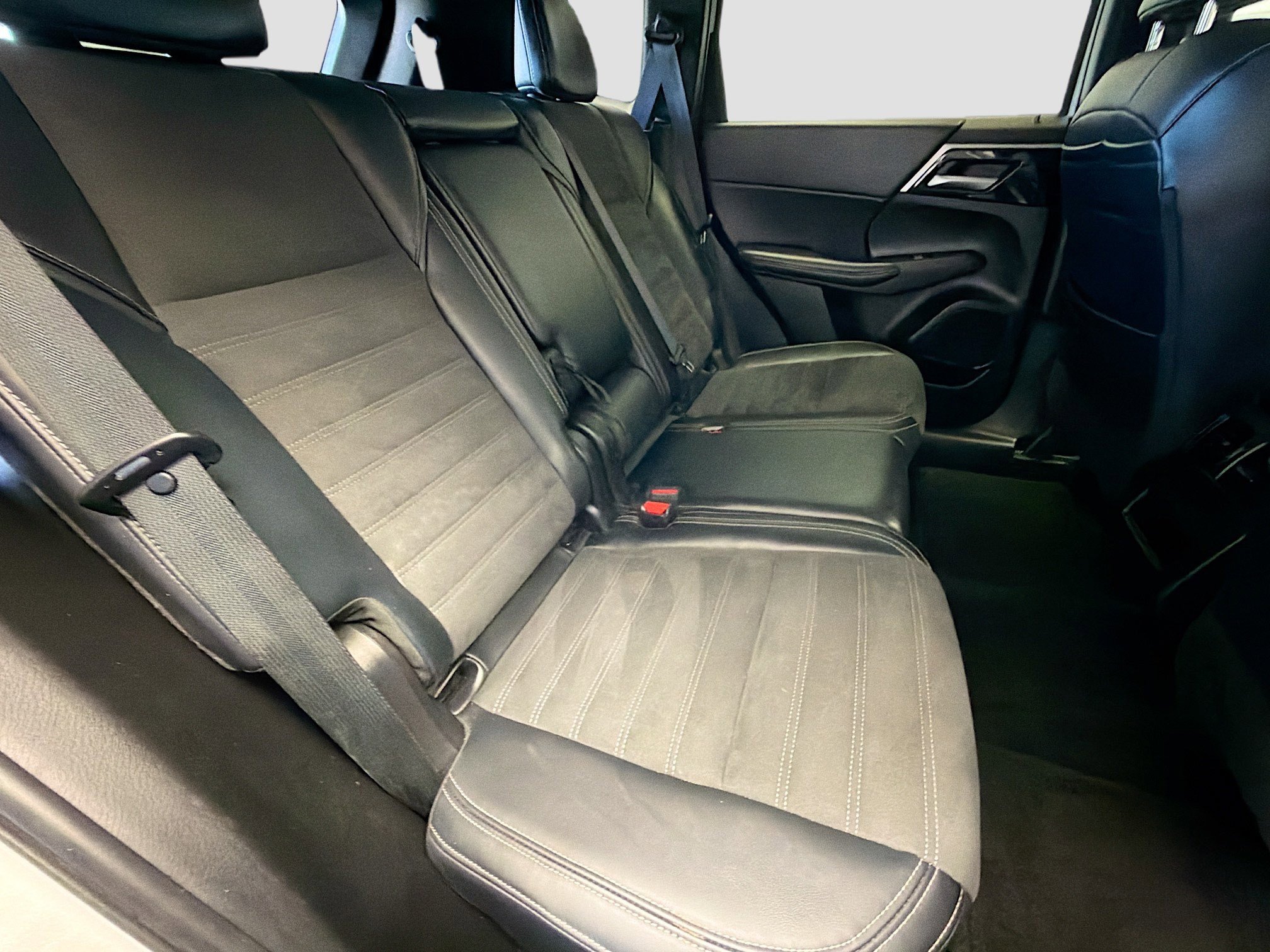 Used 2024 Mitsubishi Outlander SE image 14