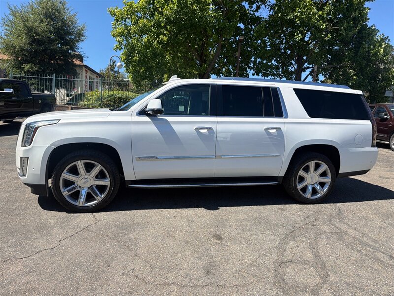 Used 2018 Cadillac Escalade ESV Premium Luxury AWD/4WD image 13