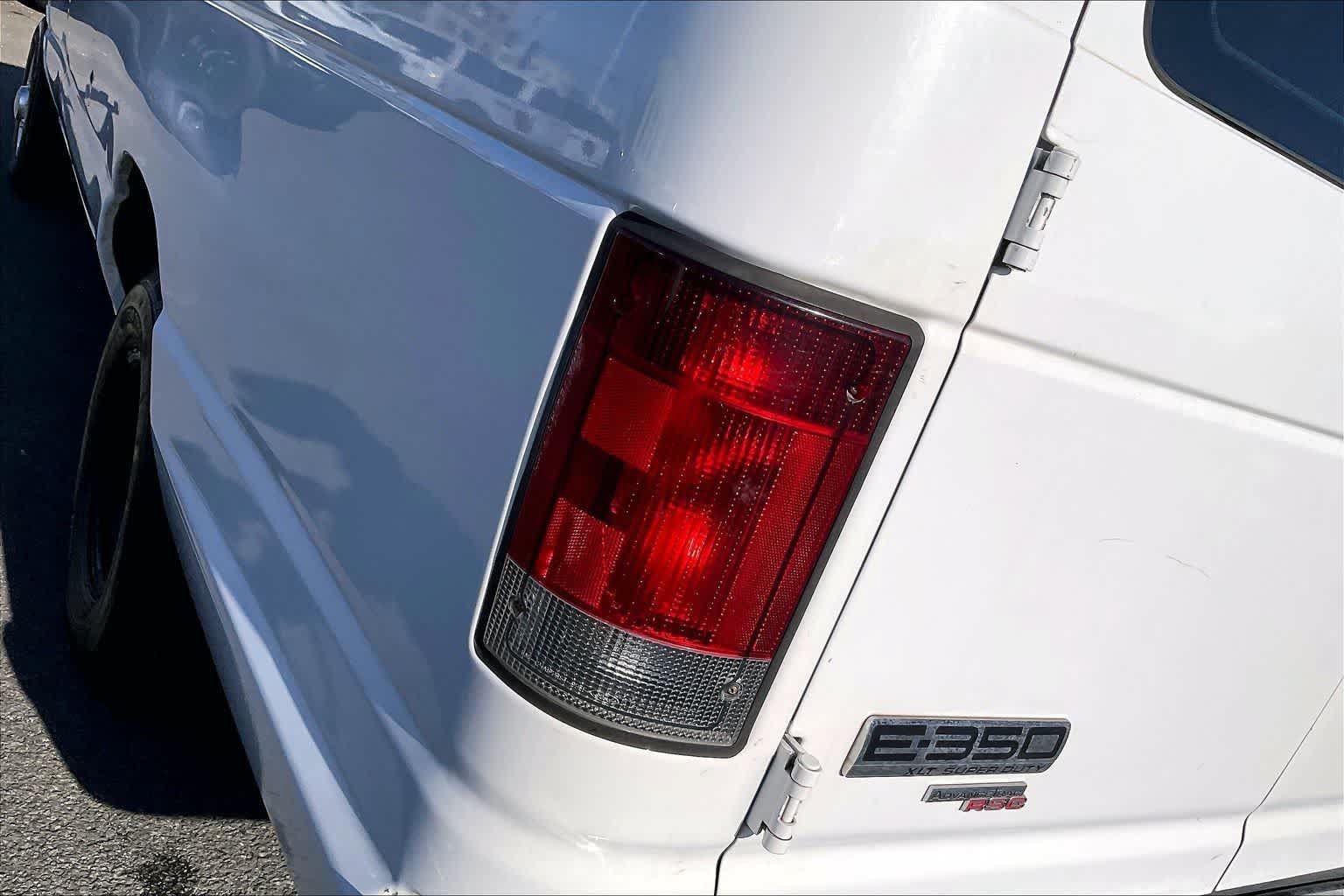Used 2011 Ford E-350 and Econoline 350 XLT RWD image 32