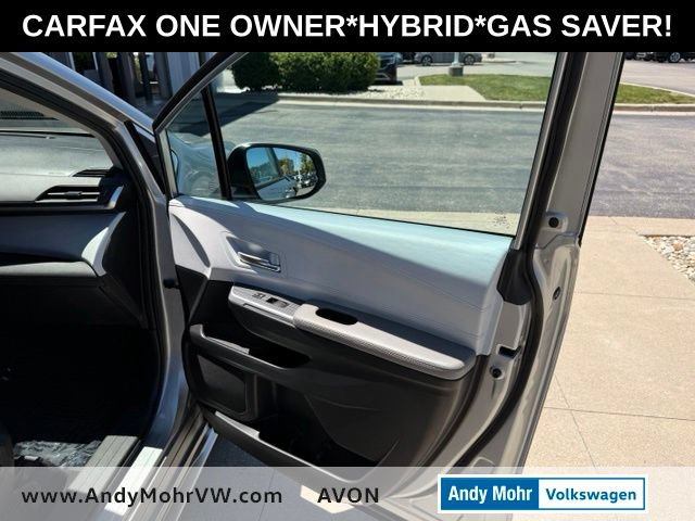 Used 2025 Toyota Sienna XLE FWD image 17