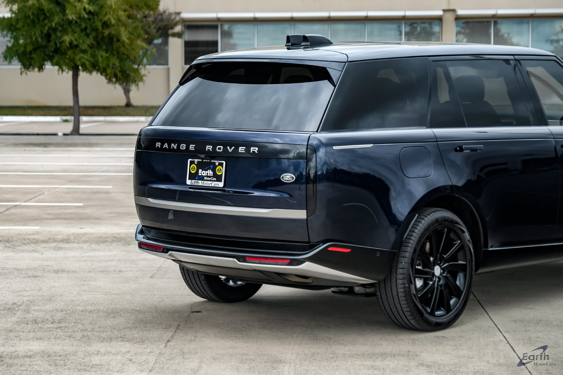 Used 2023 Land Rover Range Rover Long Wheelbase SE AWD/4WD image 18