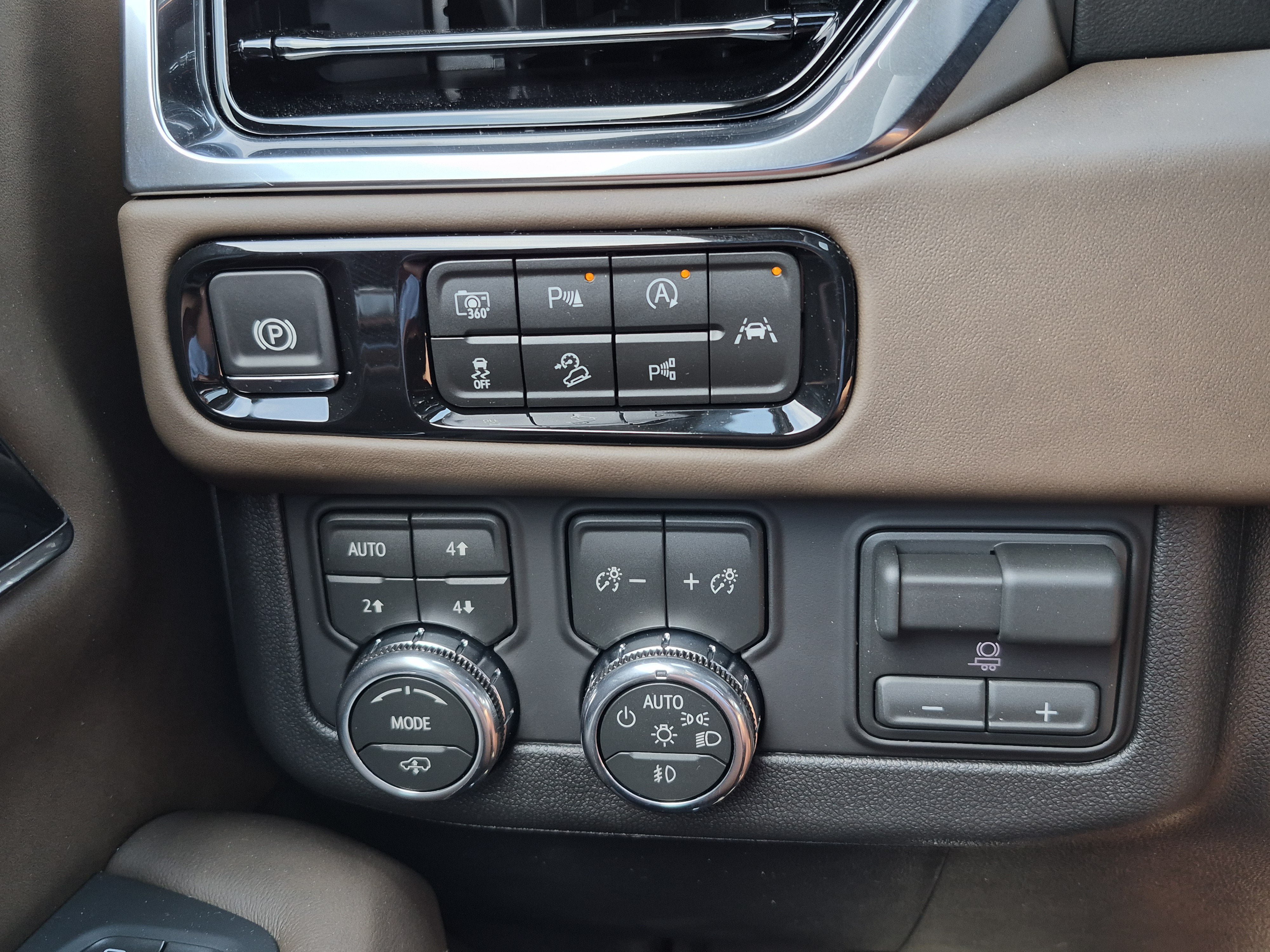 New 2026 GMC Yukon Denali Ultimate AWD/4WD image 12