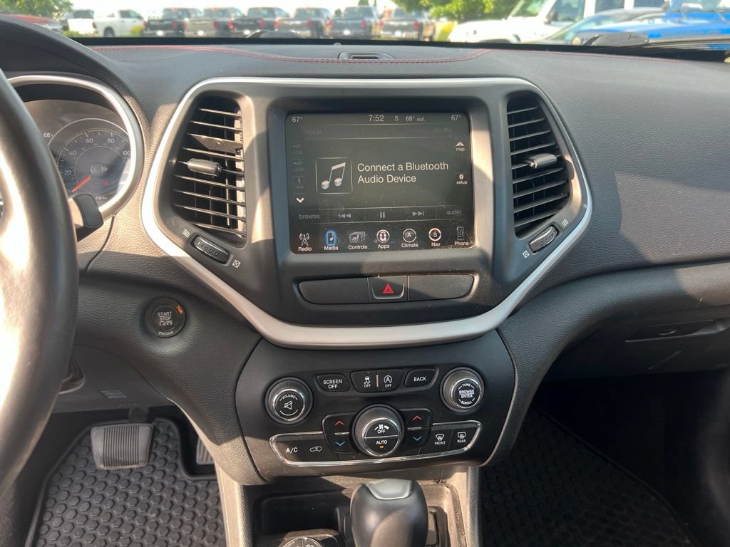Used 2015 Jeep Cherokee Trailhawk w/ Comfort/Convenience Group AWD/4WD image 15