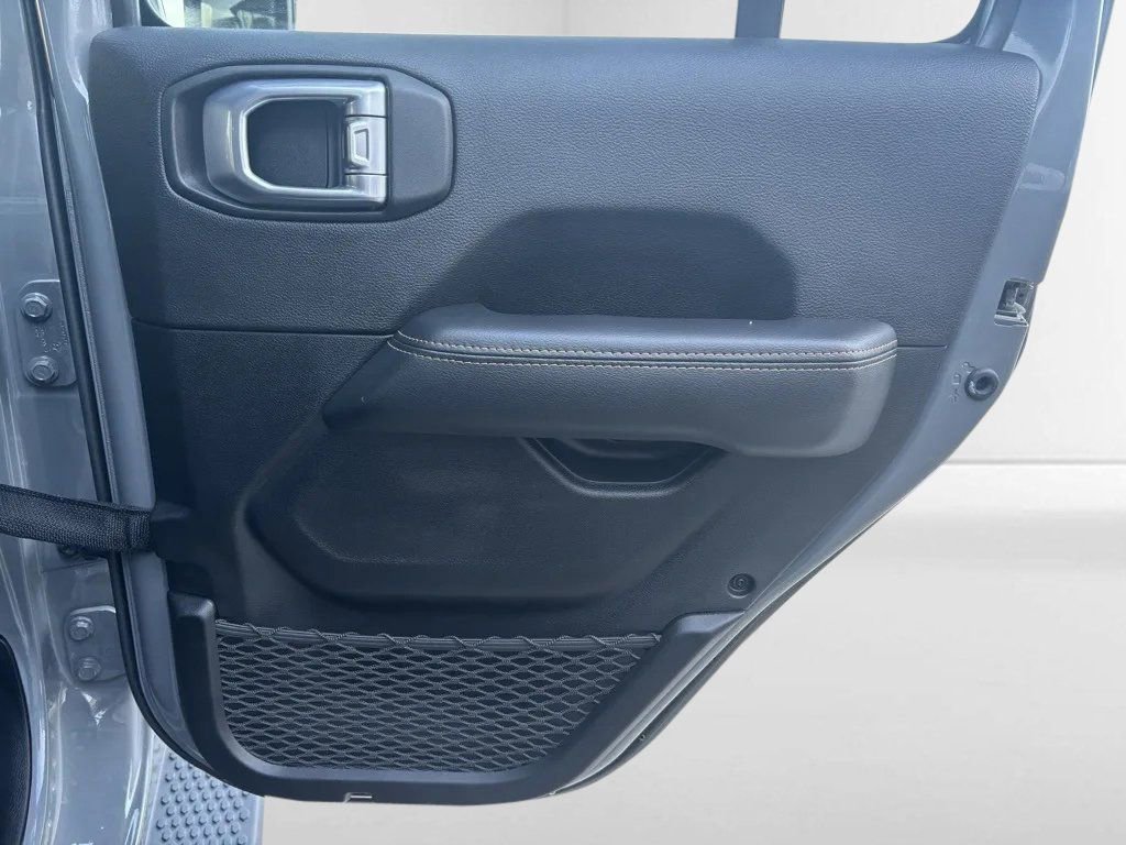 Used 2023 Jeep Wrangler Altitude image 22