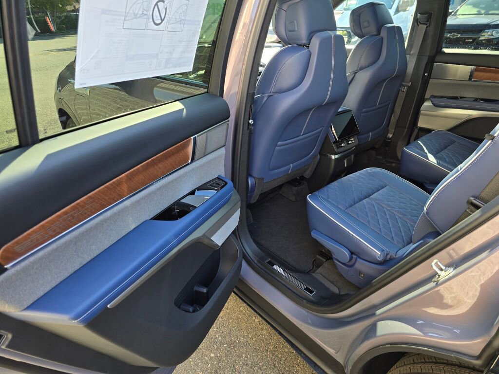 New 2026 Cadillac Vistiq Premium Luxury image 16