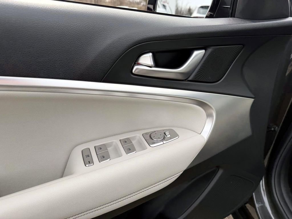 Certified 2025 Genesis G70 2.5T image 17