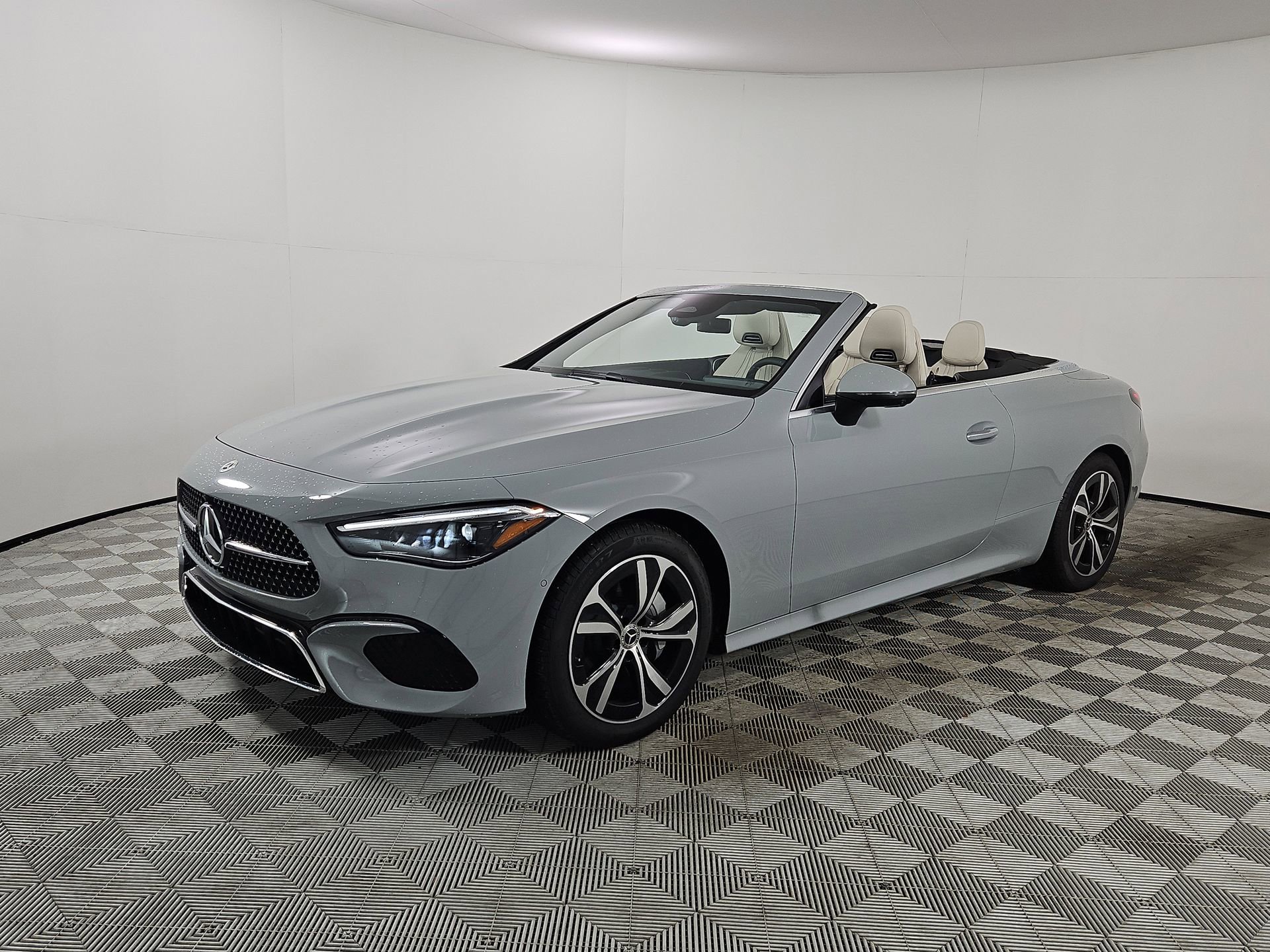 Used 2026 Mercedes-Benz CLE 300 4MATIC Cabriolet image 3