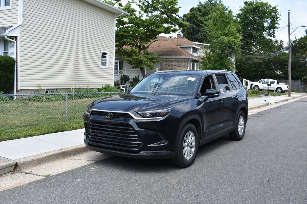 Used 2025 Toyota Grand Highlander FWD image 2