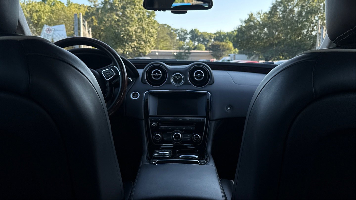 Used 2015 Jaguar XJ L Portfolio RWD image 31