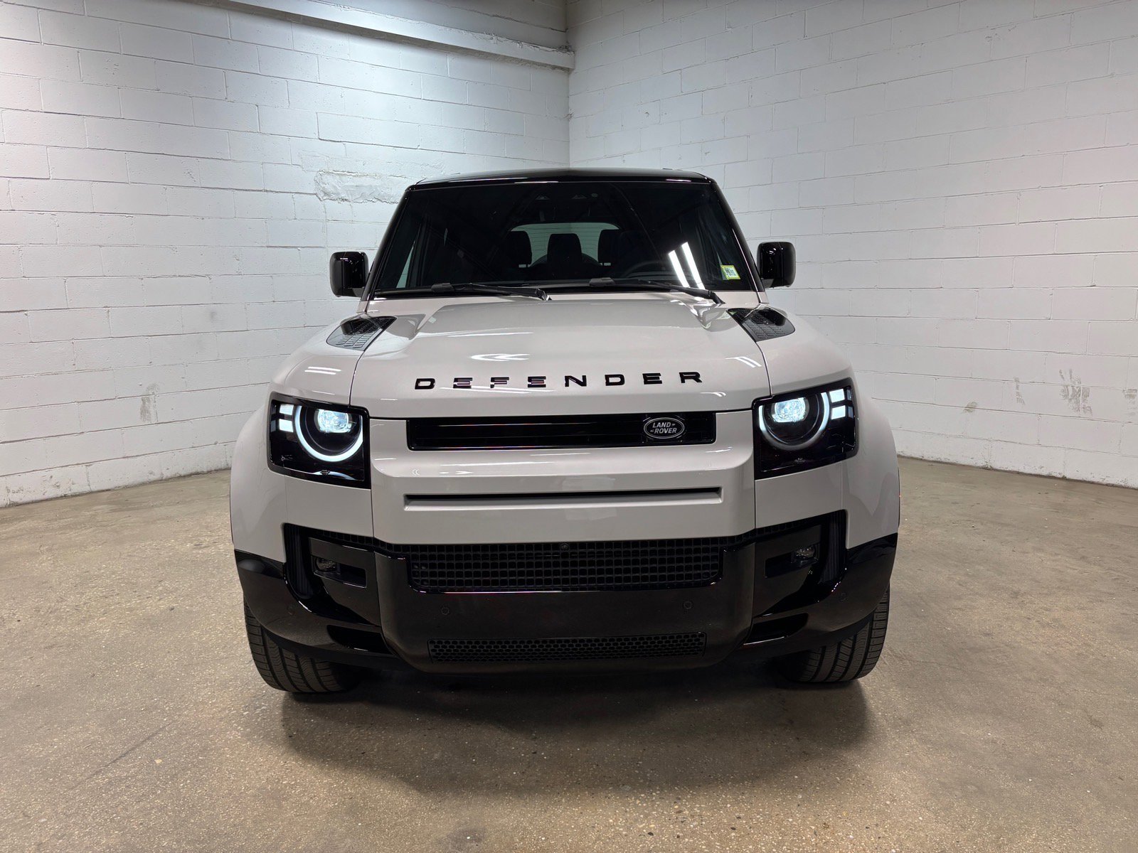 New 2026 Land Rover Defender 130 X-Dynamic SE AWD/4WD image 3