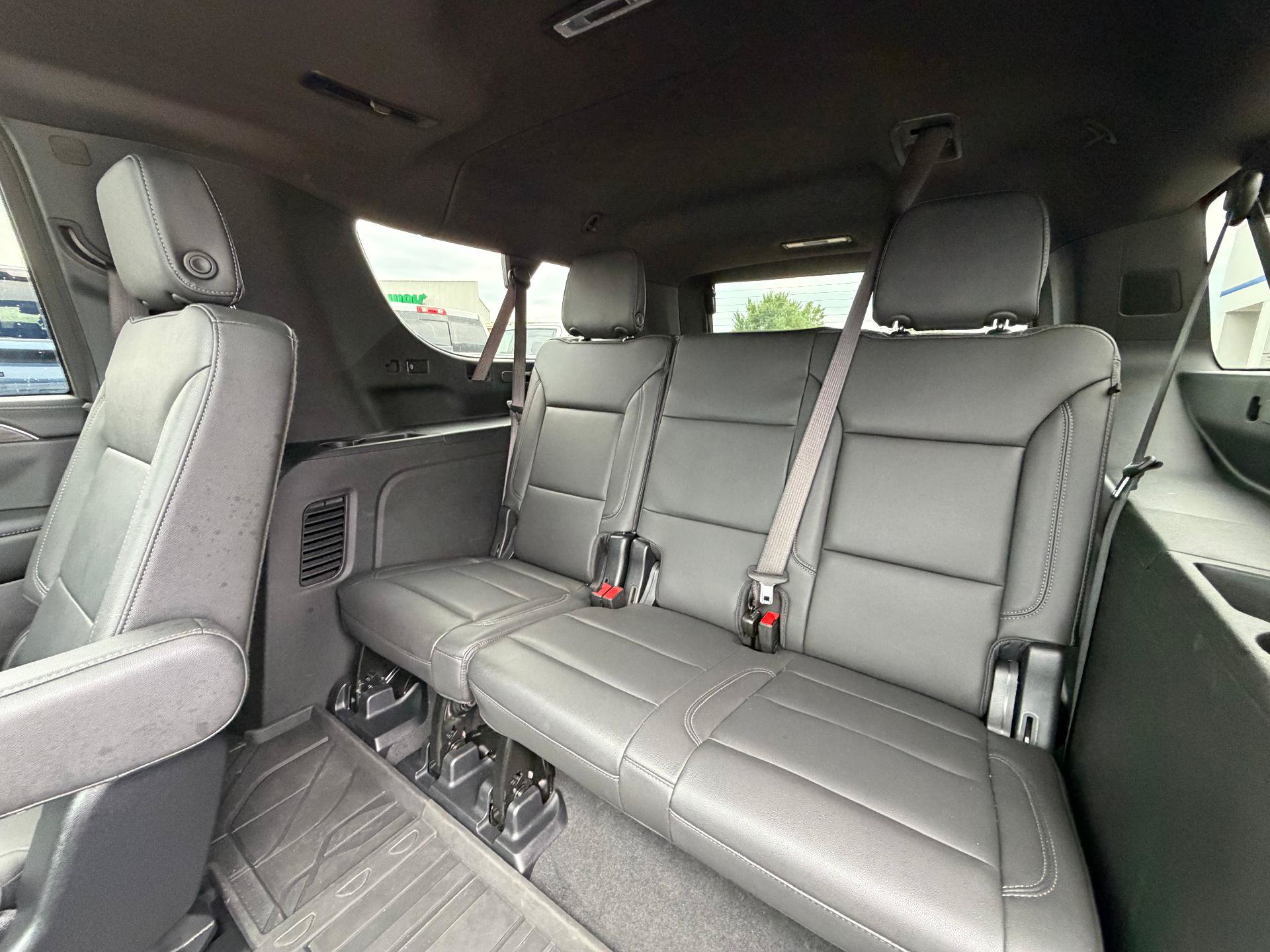 Used 2024 Chevrolet Suburban Z71 w/ Luxury Package AWD/4WD image 14
