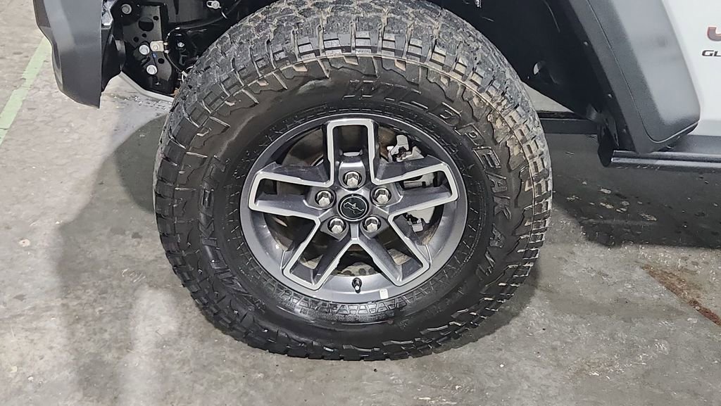 Used 2025 Jeep Gladiator Mojave image 14