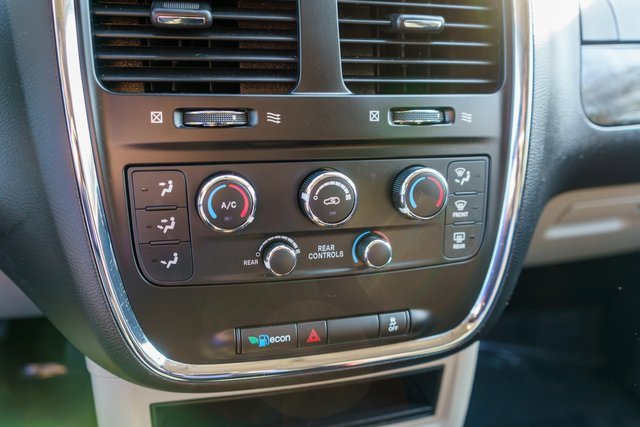 Used 2019 Dodge Grand Caravan SE image 29