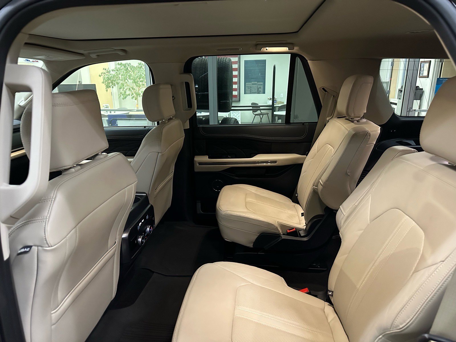Certified 2023 Ford Expedition Platinum image 26