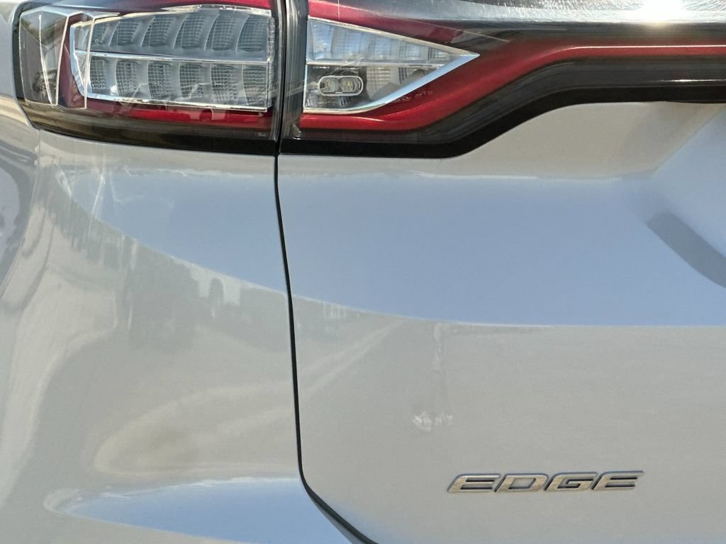 Certified 2018 Ford Edge SEL w/ Equipment Group 201A AWD/4WD image 26