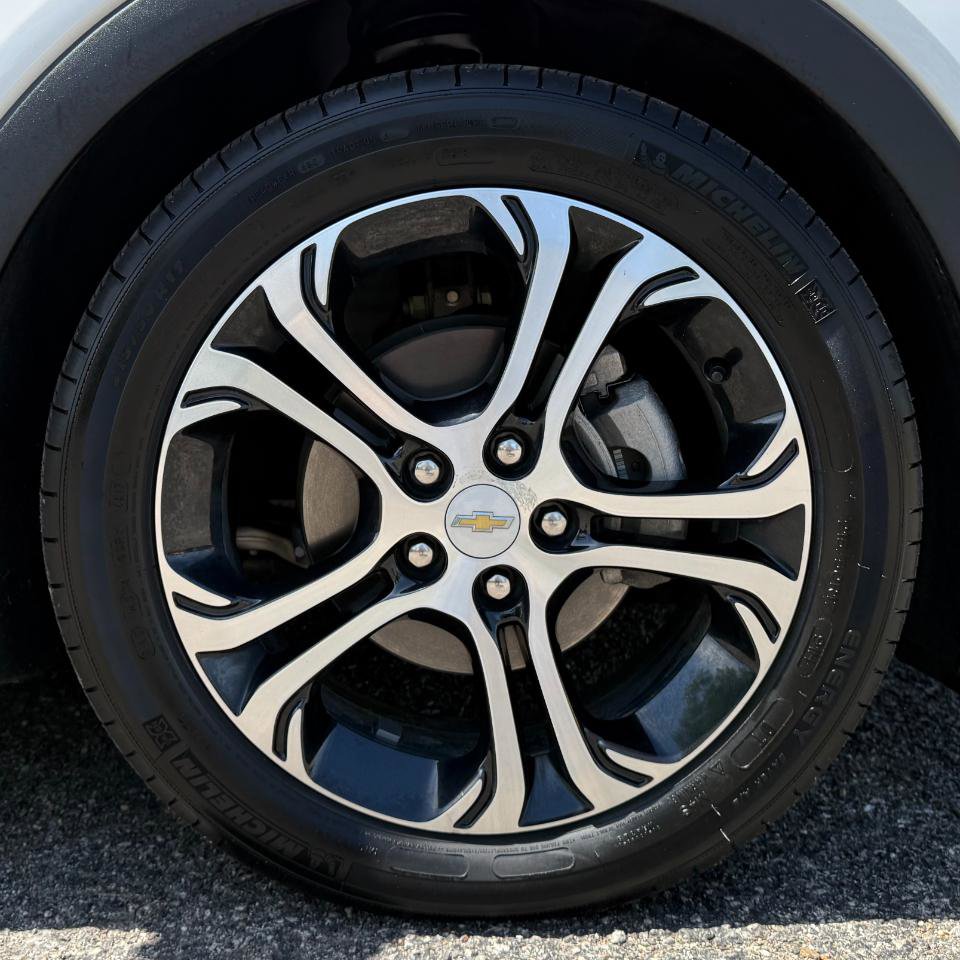 Used 2019 Chevrolet Bolt Premier w/ Infotainment Package image 21